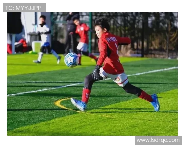 周磊专访：从绿茵场到人生舞台的足球旅程回顾与感悟