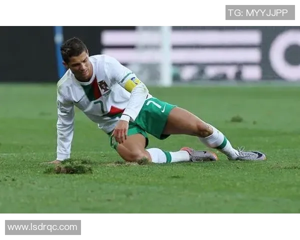 足球明星亲荐男款运动鞋助你提升球场表现与时尚魅力